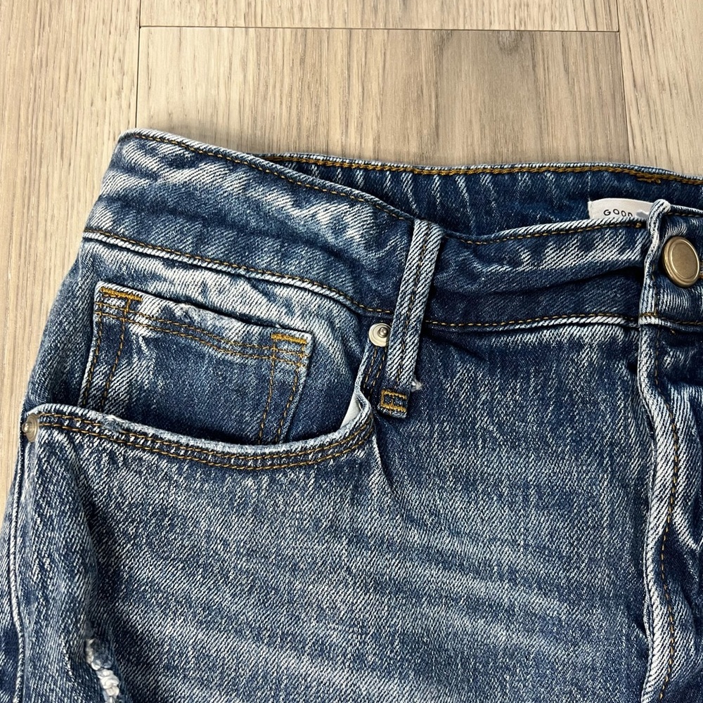 Good American The Bombshell Denim Distressed Shor… - image 3